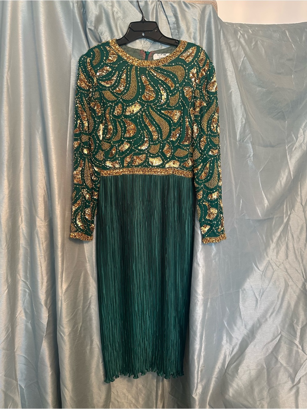 Long-Sleeve Emerald Green Dress with Gold Sequin Accents